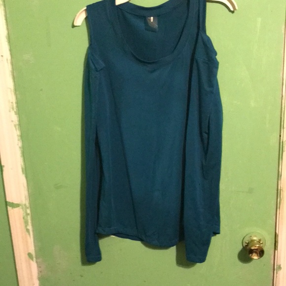 CALIA by Carrie Underwood Tops - Calia by Carrie Underwood Cold Shoulder top